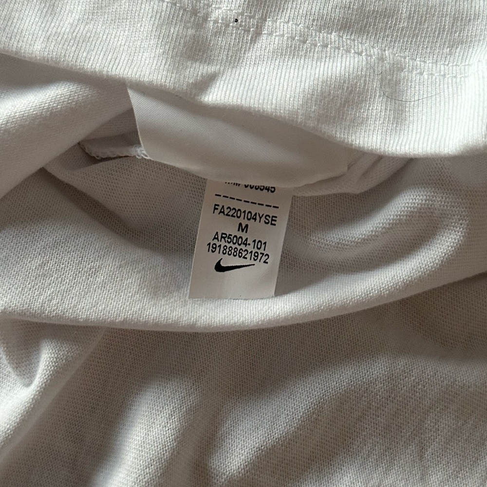Men’s Nike White T-Shirt - Picture 7 of 8